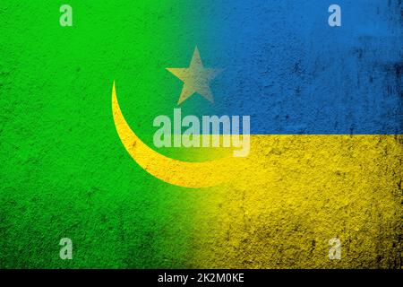 La République islamique de Mauritanie drapeau national avec drapeau national de l'Ukraine. Grunge l'arrière-plan Banque D'Images