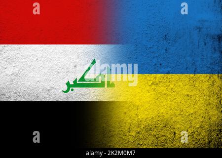 La République d'Iraq drapeau national avec drapeau national de l'Ukraine. Grunge l'arrière-plan Banque D'Images