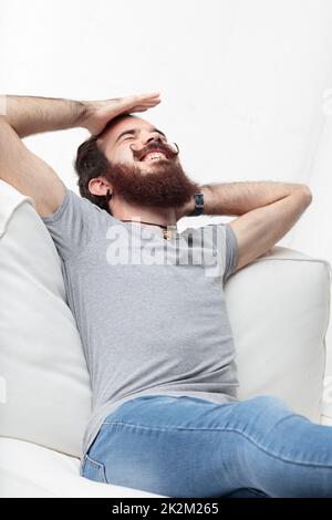 homme en détresse, ou avec mal de tête Banque D'Images