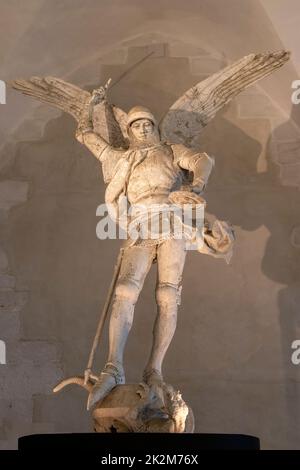 Sculpture de l'archange Michel à l'Abbaye du Mont Saint-Michel (Mont Saint Michel), Avranches, Normandie, France. Banque D'Images