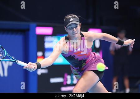 Tokyo, Japon. 23rd septembre 2022. Garbine Muguruza d'Espagne retourne le ballon contre Ludmila Samsonova de Russie lors du match de finale du quart des singles au tournoi de tennis ouvert de Toray Pan Pacific à l'Ariake Coliseum à Tokyo vendredi, 23 septembre 2022. Samsonova défait Muguruza 6-4, 6-2. Credit: Yoshio Tsunoda/AFLO/Alay Live News Banque D'Images