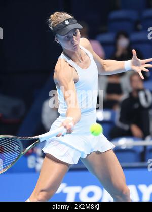 Tokyo, Japon. 23rd septembre 2022. Ludmila Samsonova de Russie retourne le ballon contre Garbine Muguruza d'Espagne lors du match de finale du quart des singles au tournoi de tennis ouvert de Toray Pan Pacific à l'Ariake Coliseum à Tokyo vendredi, 23 septembre 2022. Samsonova défait Muguruza 6-4, 6-2. Credit: Yoshio Tsunoda/AFLO/Alay Live News Banque D'Images
