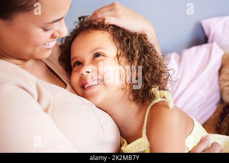 Malade toujours être ici pour vous bébé. Photo d'une mère et d'une fille passant un temps de qualité ensemble. Banque D'Images