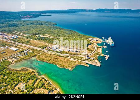 Vue aérienne du terminal GNL sur l'île de Krk Banque D'Images