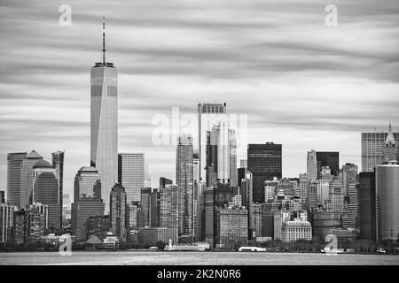 Vue en noir et blanc sur les gratte-ciel du centre-ville de New York Banque D'Images