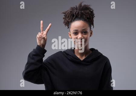 soupir de victoire par la belle femme afroamericaine Banque D'Images