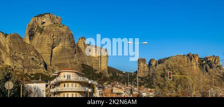 Meteora Town, Tesalia, Grèce Banque D'Images