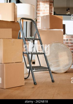 Un canevas vide. Photo de boîtes dans une pièce à la maison. Banque D'Images