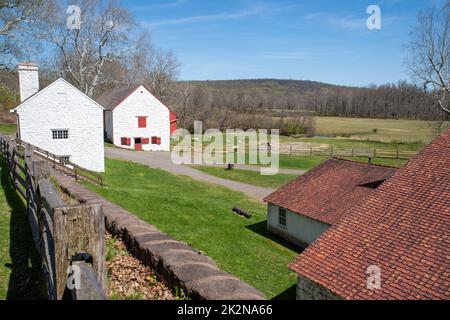 Village rural colonial américain avec bâtiments en pierre blanche Banque D'Images