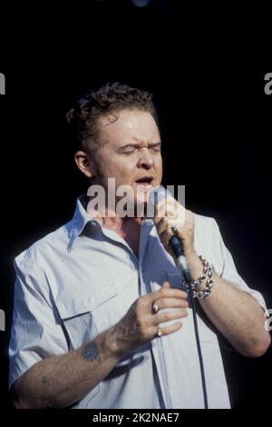 MICK HUCKNALL de SIMPLY RED 14 juillet 1999; Credit: Mel Longhurst / Performing Arts Images www.performingartsimages.com Banque D'Images