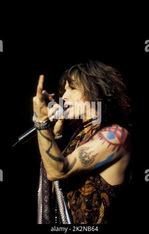 STEVE TYLER d'AEROSMITH, 26 juin 1999; crédit : Mel Longhurst / Performing Arts Images www.performingartsimages.com Banque D'Images