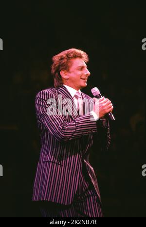 Barry Manilow en concert à Wembley Arena, Londres, Angleterre crédit : Mel Longhurst / Performing Arts Images www.performingartsimages.com Banque D'Images