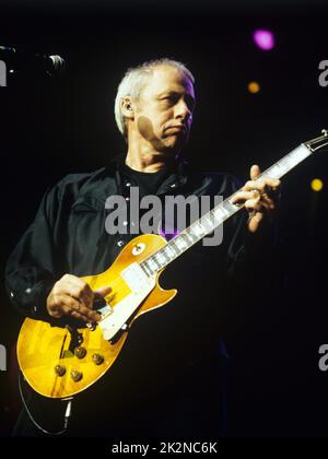 MARK KNOPFLER ; chanteur britannique, auteur-compositeur et guitariste ; vivre à Londres, Royaume-Uni ; crédit : Mel Longhurst / Performing Arts Images ; www.performingartsimages.com Banque D'Images