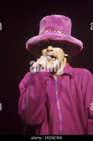 JAMIROQUAI ; Jay Kay (voix) ; vivre au Royal Albert Hall, Londres, Royaume-Uni ; 1996 ; crédit : Mel Longhurst / Performing Arts Images ; www.performingartsimages.com Banque D'Images