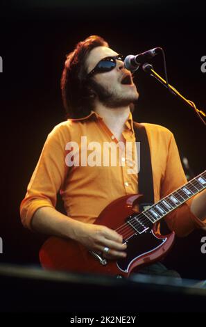 SUPERGRASS ; gaz Coombes (voix) ; au V Festival, Hylands Park, Chelmsford, Royaume-Uni ; Août 1996 ; crédit : Mel Longhurst / Images des arts de la scène ; www.performingartsimages.com Banque D'Images