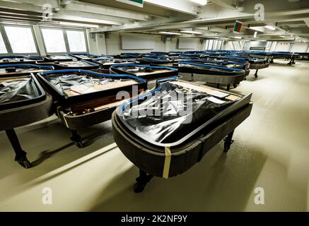 Hamburg, Germany. 23rd Sep, 2022. Concert grand pianos stand to dry in Steinway & Sons' new varnishing center. Credit: Axel Heimken/dpa/Alamy Live News Stock Photo