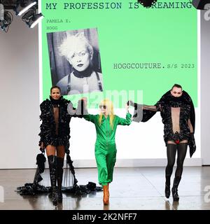 Angleterre, Royaume-Uni. 17 septembre 2022. PAM Hogg, Fashion Scout, LFW, Londres, SS23. London Fashion week, Fashion Scout, Shoreditch, Londres, Royaume-Uni Banque D'Images