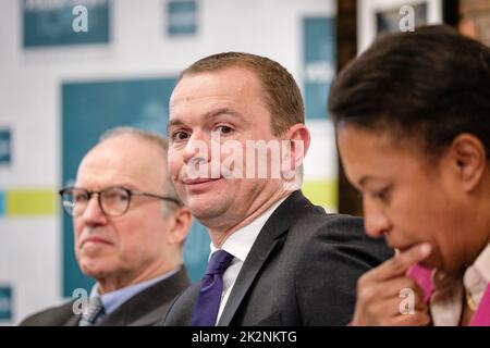 France, Vaulx en Velin, 2022-09-22. Portrait d'Olivier Dussopt, ministre du travail, lors de sa visite dans la métropole de Lyon pour discuter du thème o Banque D'Images