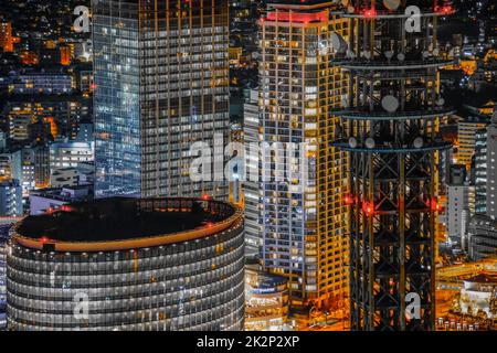 Vue nocturne de Yokohama (traitement couleur unique : couleur orange) Banque D'Images