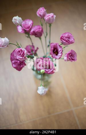 beau bouquet de fleurs rose vif Banque D'Images