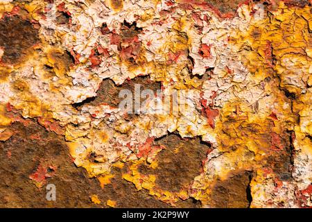 Surface métallique rouillée avec écaillage de la peinture et texture craquelée Banque D'Images