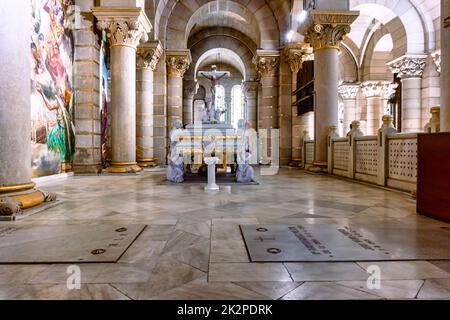 Crypte de la cathédrale d'Almudena, Madrid, Espagne, 2022. Exclusivité Alamy Banque D'Images