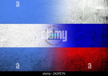 Drapeau national de la Fédération de Russie avec la République du Nicaragua drapeau national. Grunge l'arrière-plan Banque D'Images