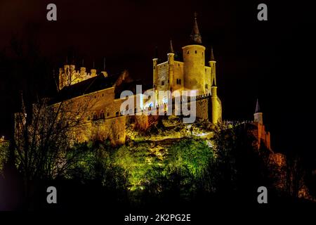 Ségovie Alcazar Castle dans la nuit. Ancien palais royal à Ségovie, Espagne. Banque D'Images