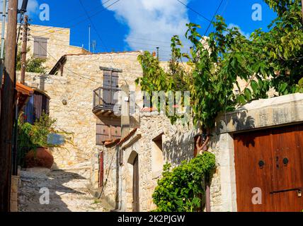 Une vue sur rue dans Lofou village. Limassol District. Chypre Banque D'Images