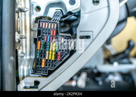 fusibles dans le système électrique de la voiture Banque D'Images