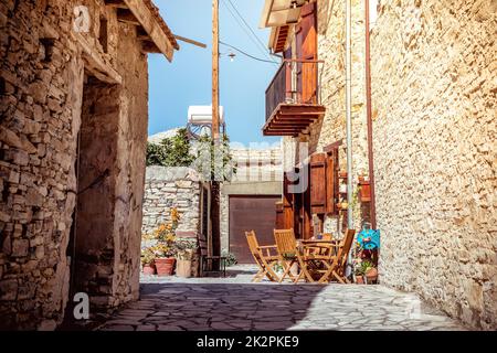 Belle vieille rue au village Kato Lefkara. District de Larnaca, Chypre Banque D'Images