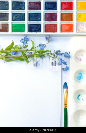 Carnet d'esquisses Flat lay, aquarelles et palette de couleurs Banque D'Images