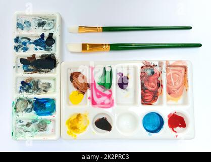 Carnet d'esquisses Flat lay, aquarelles et palette de couleurs Banque D'Images