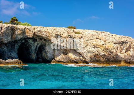 Grottes de Cape Greco près d'Ayia Napa. District de Famagusta, Chypre Banque D'Images