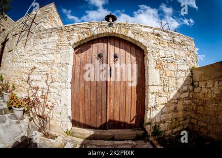 Ancienne porte dans le village de Lofou. District de Limassol. Chypre Banque D'Images