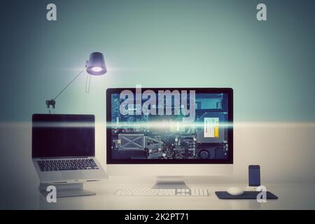 Studio tourné d'un ordinateur portable et d'un ordinateur sur un poste de travail - TOUT le design sur cette image est créé à partir de zéro par l'équipe de professionnels Yuri Arcurs pour cela Banque D'Images