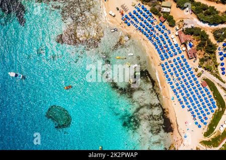 Vue aérienne sur Glyki Nero Beach à Ayia Napa. Famagusta District. Chypre Banque D'Images