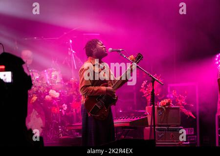 Michael Kiwanuka fait les titres de la Mountain Stage le quatrième jour du Green Man Festival 2022 au pays de Galles, au Royaume-Uni. Photo : Rob Watkins/Alamy Banque D'Images