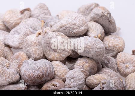 figues séchées saupoudrées de farine de riz. Banque D'Images