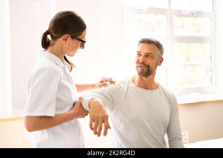 Massage physique de réadaptation sportive Banque D'Images