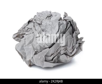 Feuille de papier grise froissés isolée sur fond blanc Banque D'Images