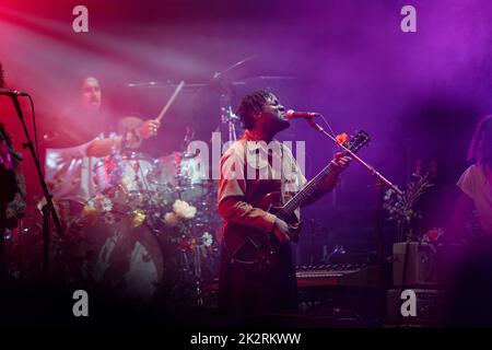 Michael Kiwanuka fait les titres de la Mountain Stage le quatrième jour du Green Man Festival 2022 au pays de Galles, au Royaume-Uni. Photo : Rob Watkins/Alamy Banque D'Images