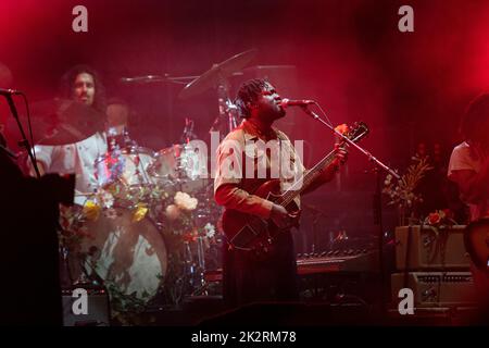 Michael Kiwanuka fait les titres de la Mountain Stage le quatrième jour du Green Man Festival 2022 au pays de Galles, au Royaume-Uni. Photo : Rob Watkins/Alamy Banque D'Images