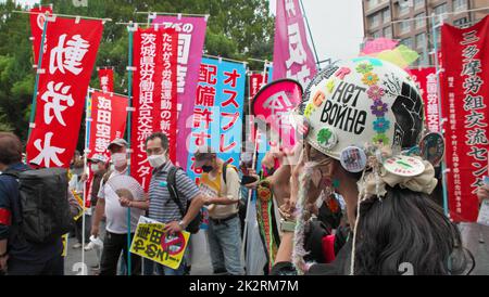 Tokyo, Japon. 23rd septembre 2022. Environ 600 activistes de gauche criaient des slogans lors d'un rassemblement de protestation contre les funérailles d'État de l'ancien Premier ministre japonais Shinzo Abe à Tokyo, au Japon, vendredi, 23 septembre 2022. Photo par Keizo Mori/UPI crédit: UPI/Alay Live News Banque D'Images