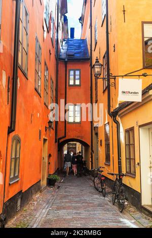 STOCKHOLM, SUÈDE - 27 JUIN 2016 : c'est l'une des plus anciennes ruelles médiévales de Gamla Stan. Banque D'Images
