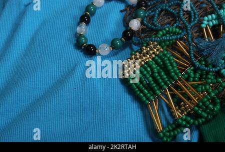 Mermaid Fashion avec bijoux et filet de pêche gros plan Banque D'Images