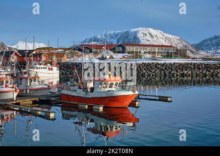 Yachts et bateaux de pêche sur la jetée en Norvège Banque D'Images