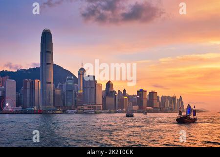 Junk Boat dans le Port Victoria de Hong Kong Banque D'Images