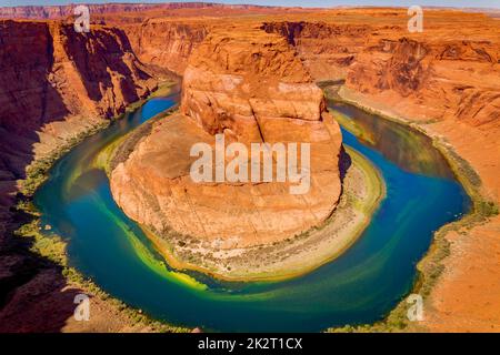 Horseshoe Bend au-dessus du fleuve Colorado émeraude au coucher du soleil, page, Arizona, États-Unis Banque D'Images