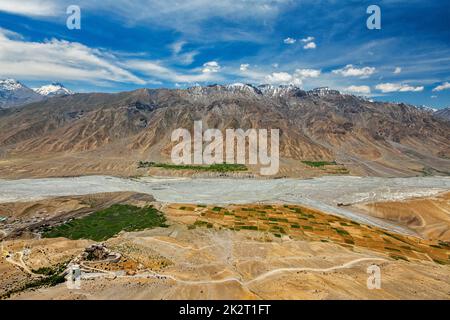 Vue aérienne de la vallée de Spiti et Key gompa en Himalaya Banque D'Images